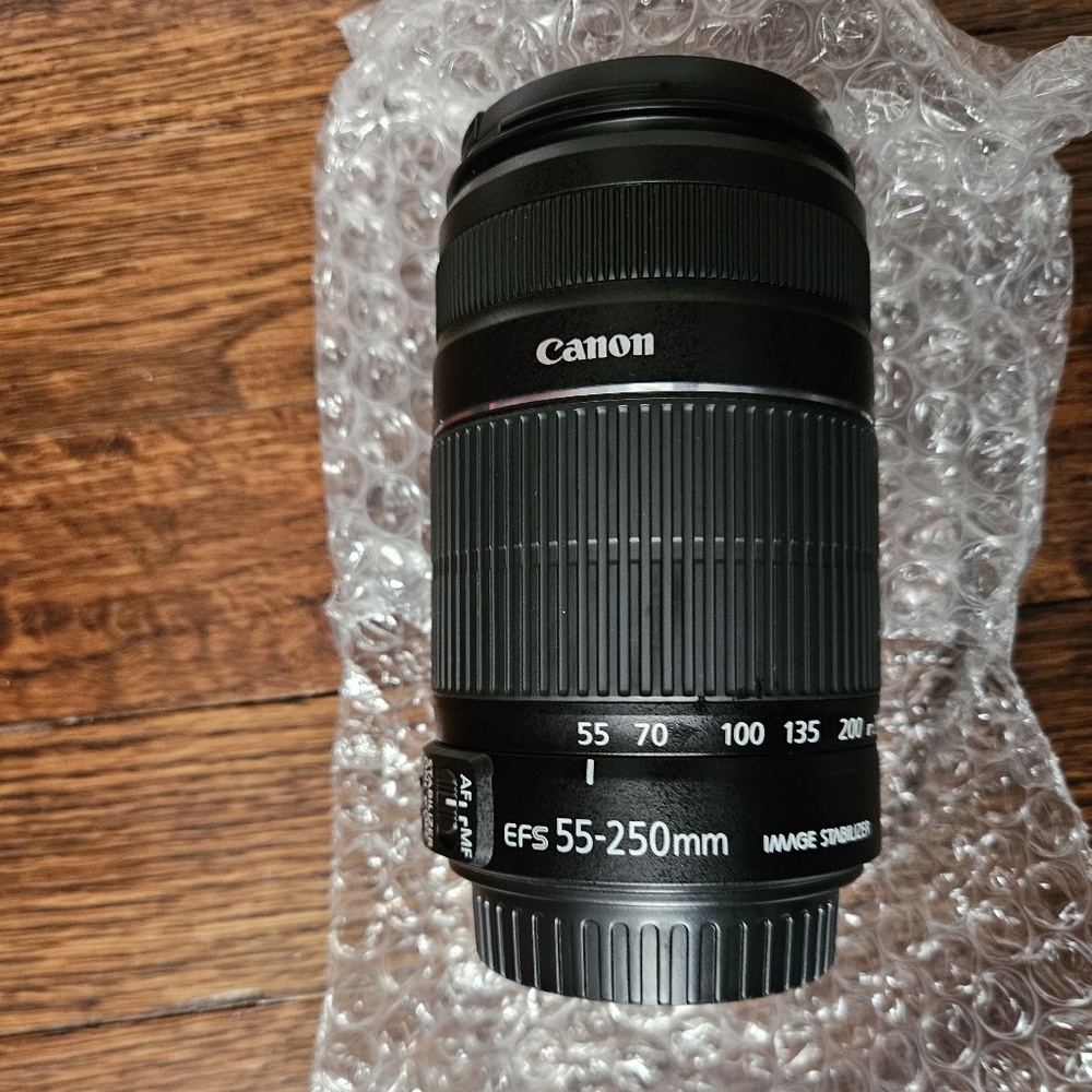 EF-S 55-250mm f/4-5.6 IS